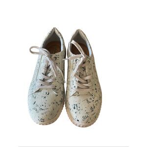 Clarks Womens White Blue Floral Caroline Ella Casual Sneaker Shoes Size 8